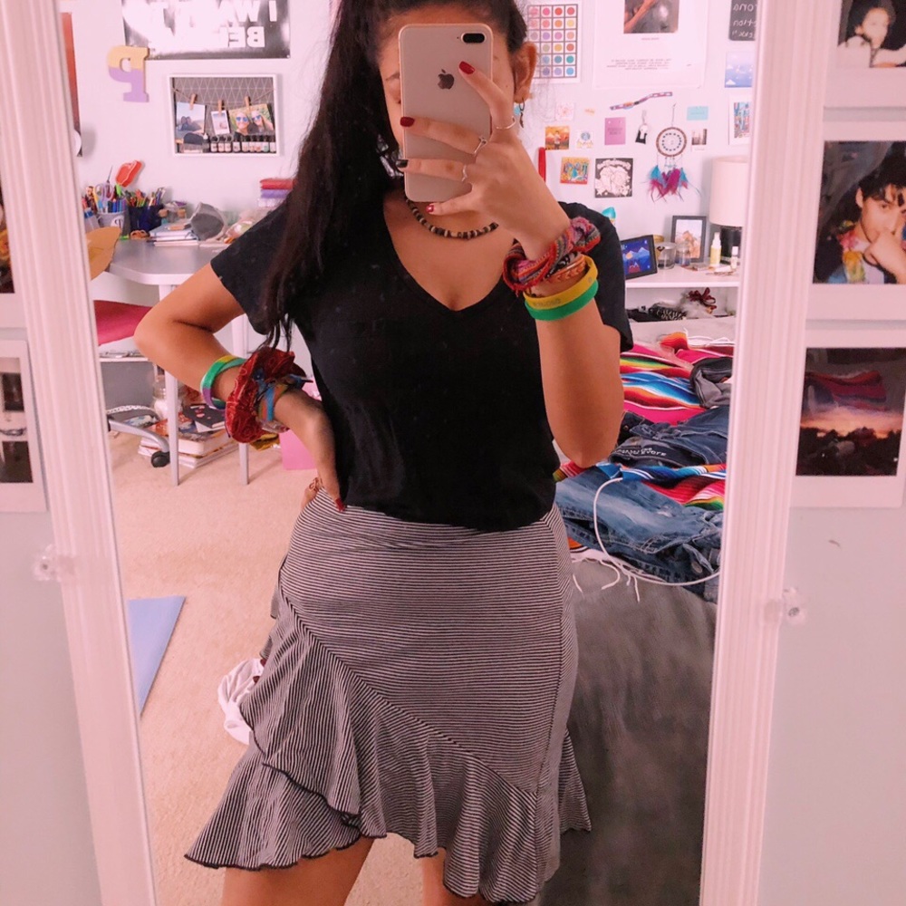 H&M black & white striped skirt! 🤍🖤